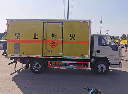 昌化镇爆破器材运输车