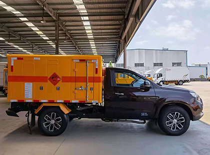 昌化镇爆破器材运输车